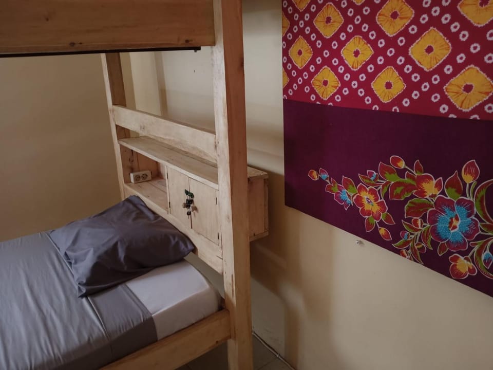 Bedroom, bunk bed, safe