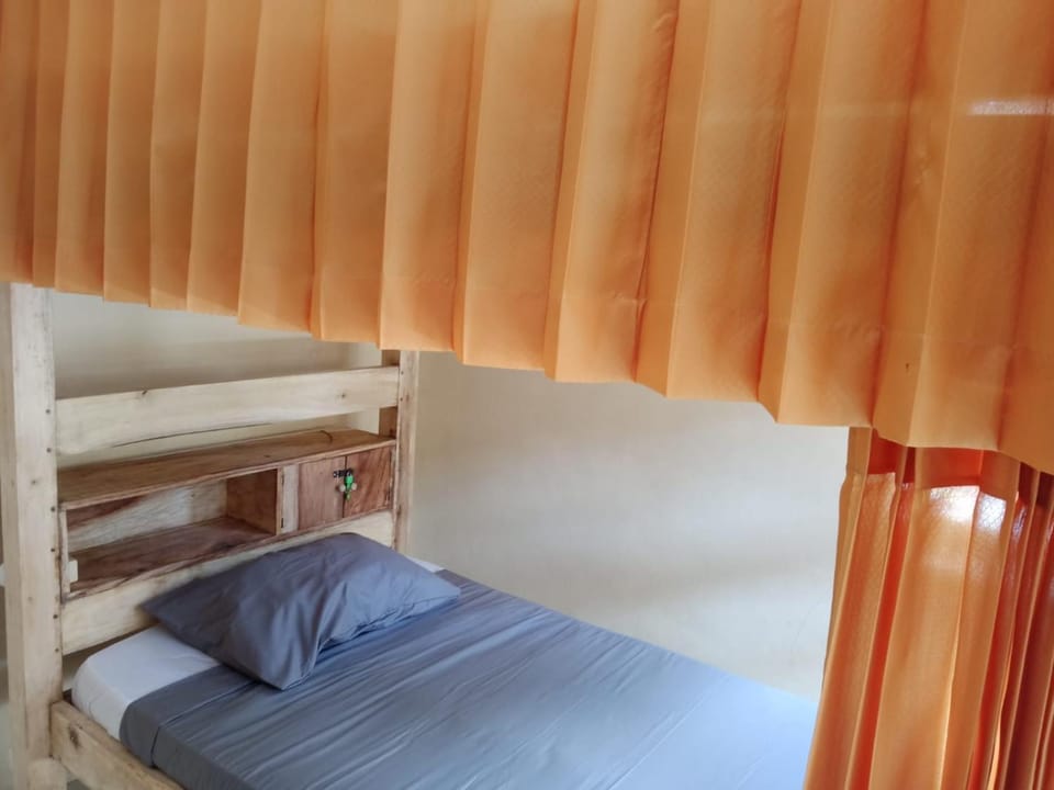 Bedroom, bunk bed