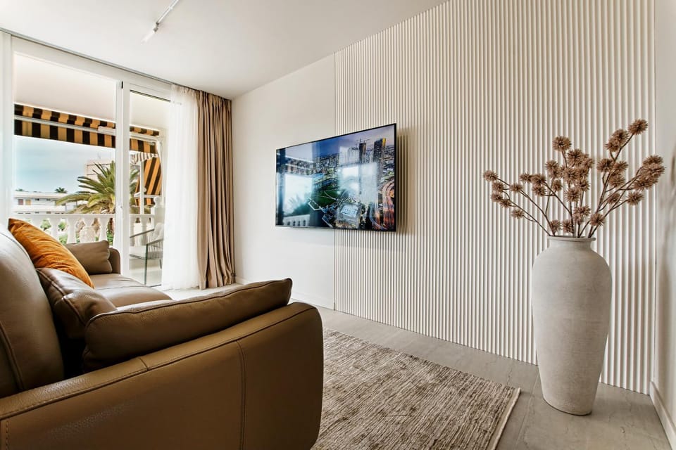 TV and multimedia, Living room, Seating area, Evening entertainment