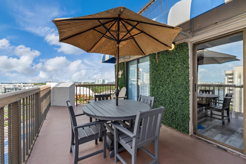 Balcony/Terrace, Dining area, City view