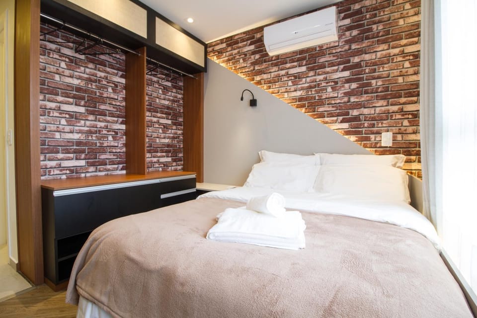 Bedroom, locker, air conditioner