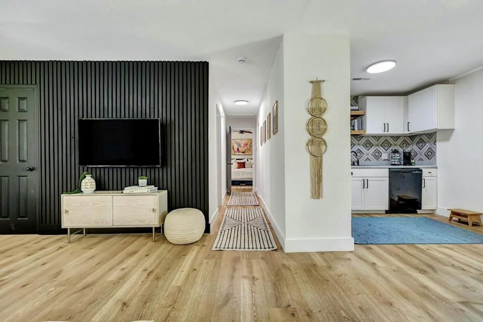 TV and multimedia, Kitchen or kitchenette, Living room