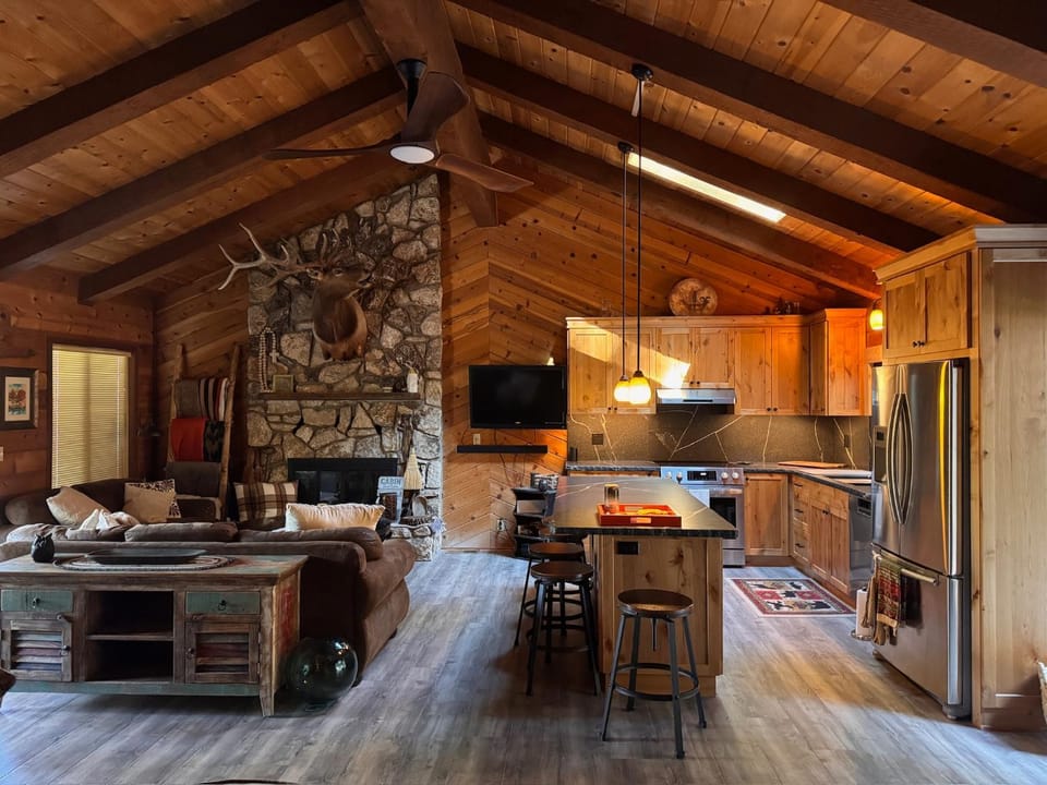 Communal lounge/ TV room, TV and multimedia, Kitchen or kitchenette, Living room, Evening entertainment