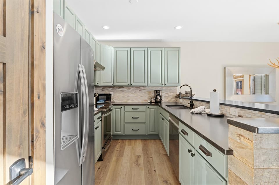 Day, Kitchen or kitchenette, dishwasher, furniture, microwave, oven, stove