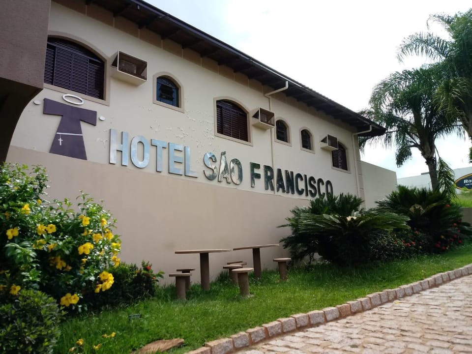 Property building, Facade/entrance, Day, Property logo or sign, Street view