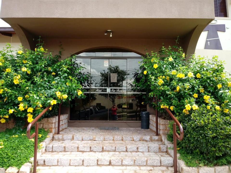 Property building, Facade/entrance, Day