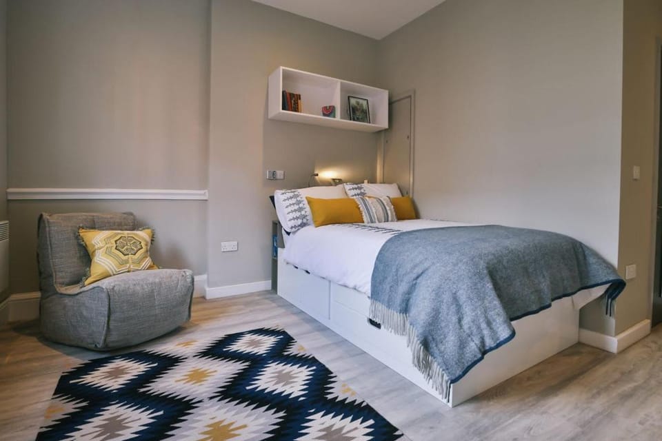 Bed, Photo of the whole room, Bedroom