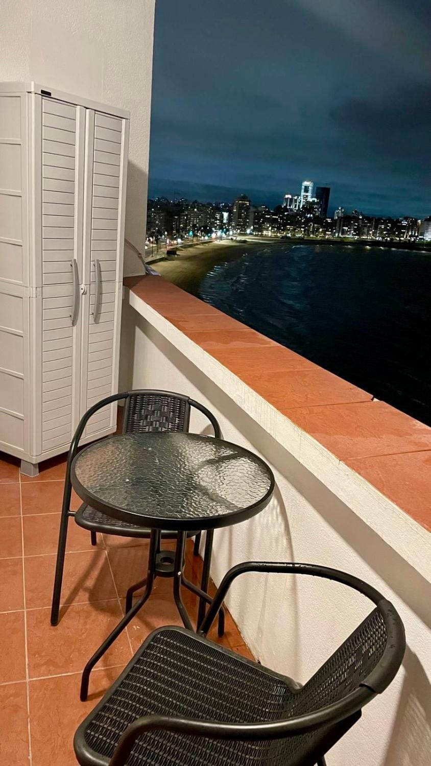 View (from property/room), Balcony/Terrace, City view, Sea view