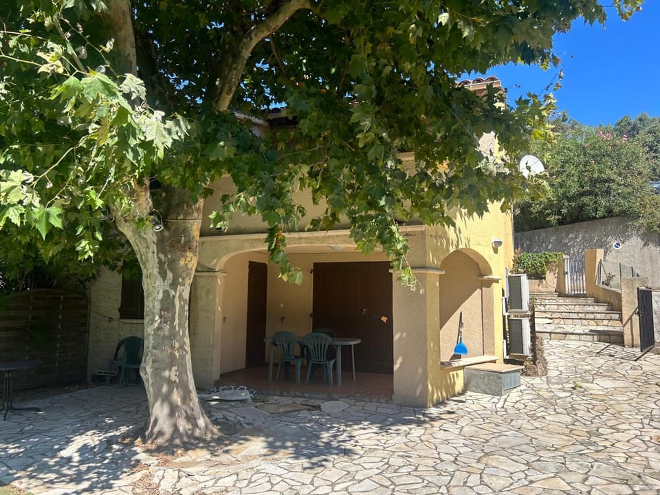 Petra - Cozy apartment with Garden Apartment in Grimaud