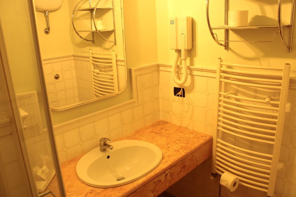 Shower, Bathroom, towels