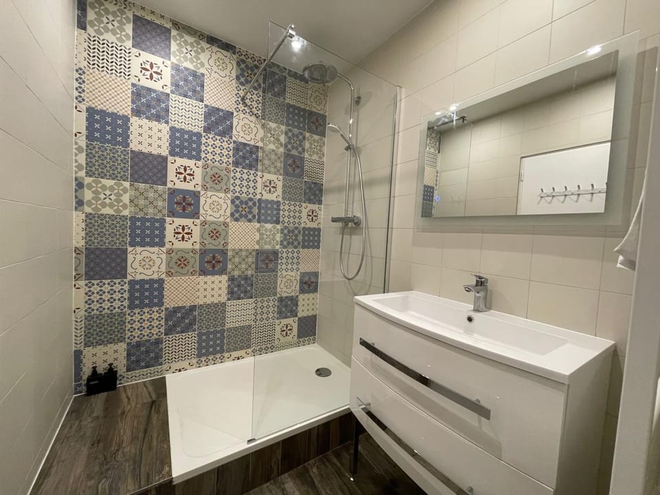 Shower, Bathroom