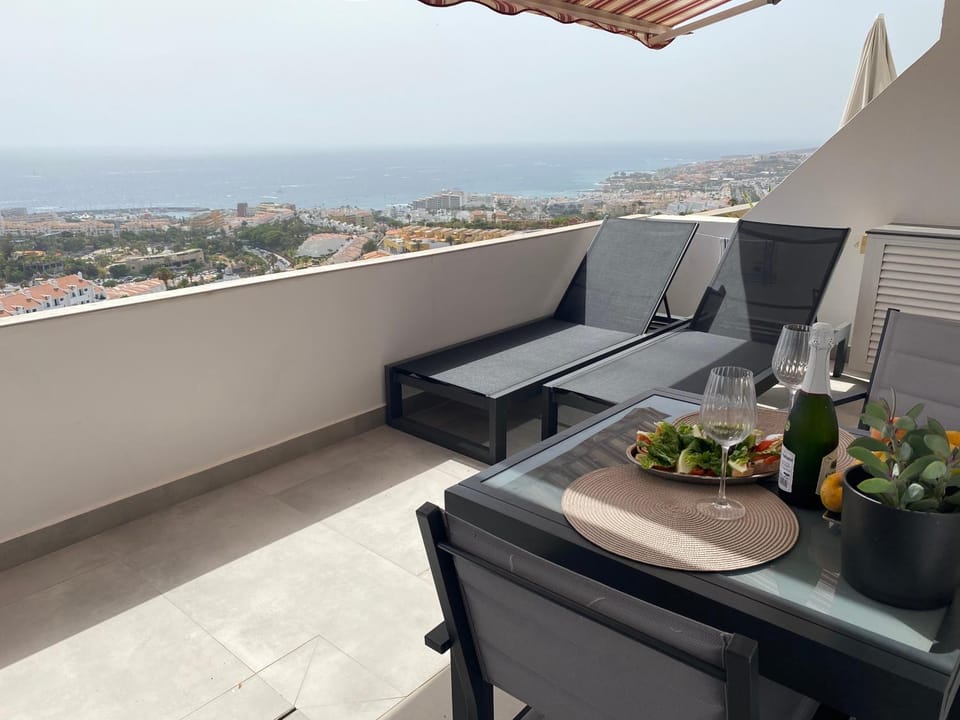 Day, Natural landscape, View (from property/room), Balcony/Terrace, Seating area, Dining area, Sea view