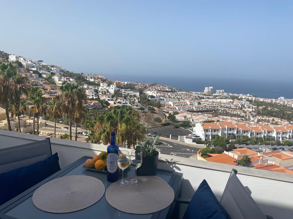 Day, Natural landscape, View (from property/room), Balcony/Terrace, City view, Sea view