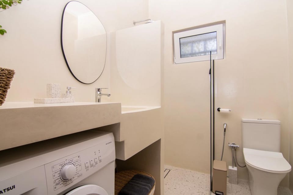 Shower, Toilet