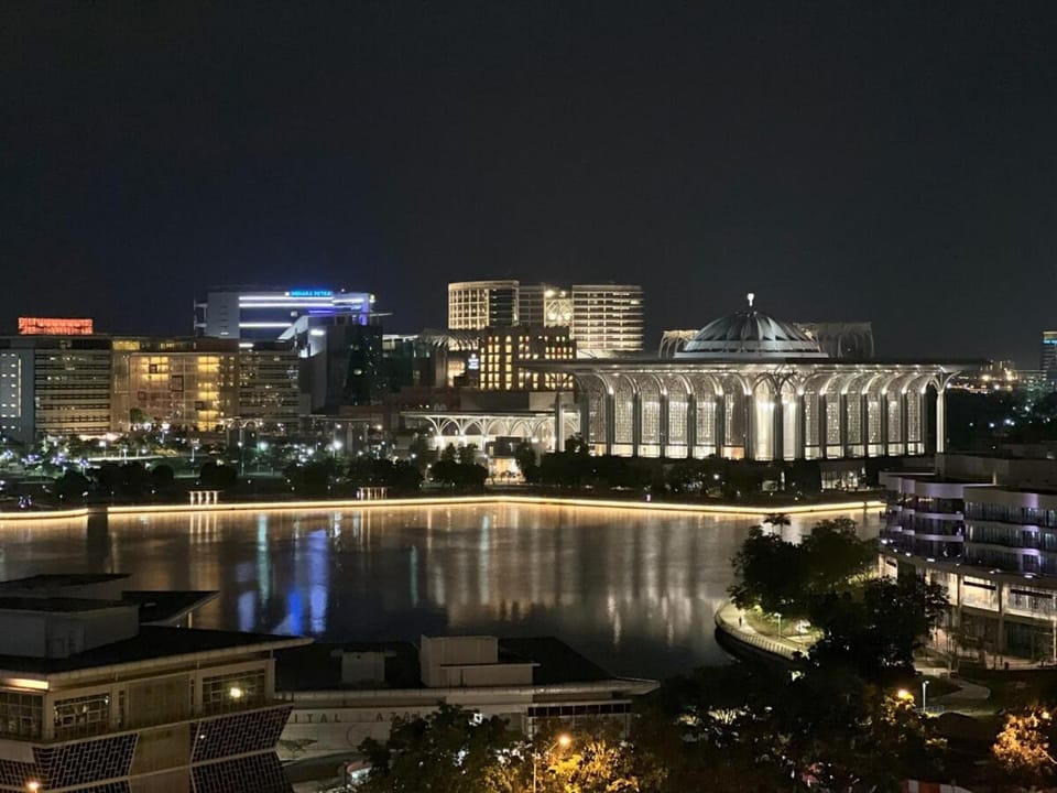 Tamara Putrajaya Lakeview Suites by Nakza Apartment in Putrajaya