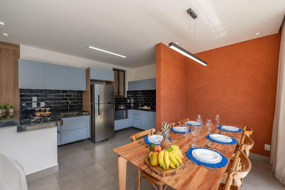 Kitchen or kitchenette, Living room, Seating area, Dining area, oven