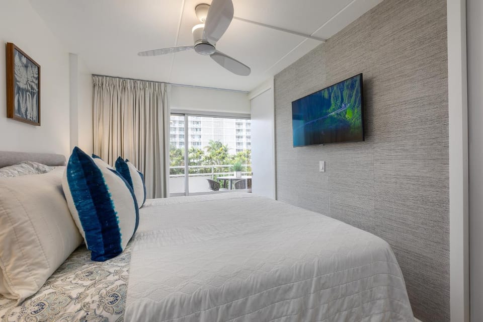 Ilikai Collection 2 Sunset and Ocean Views Apartment in Honolulu