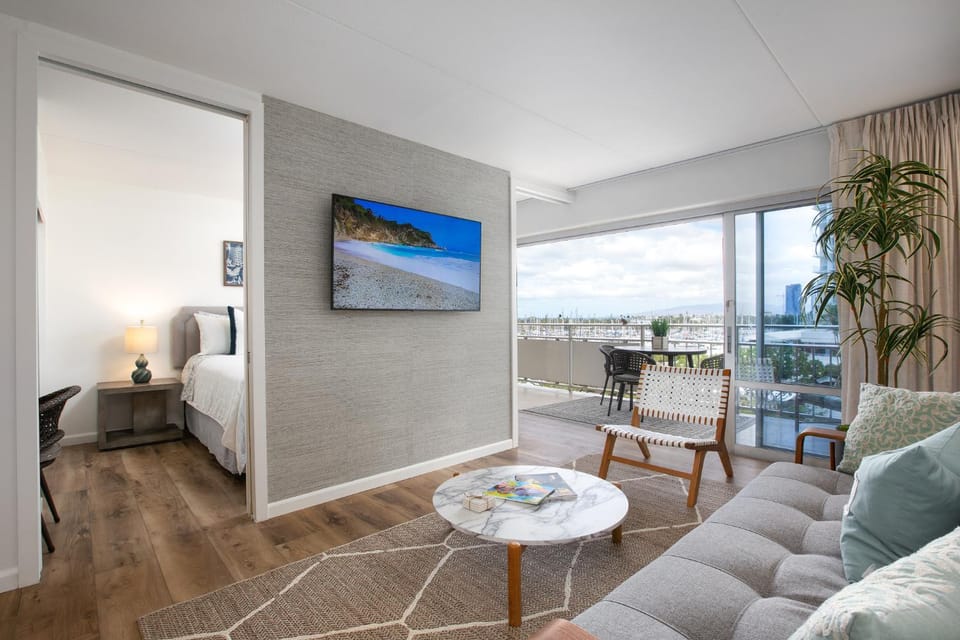Ilikai Collection 2 Sunset and Ocean Views Apartment in Honolulu