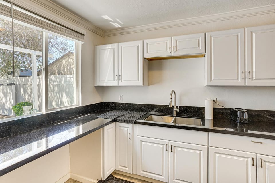 Between LA and Orange County Quiet Getaway with Patio House in Downey