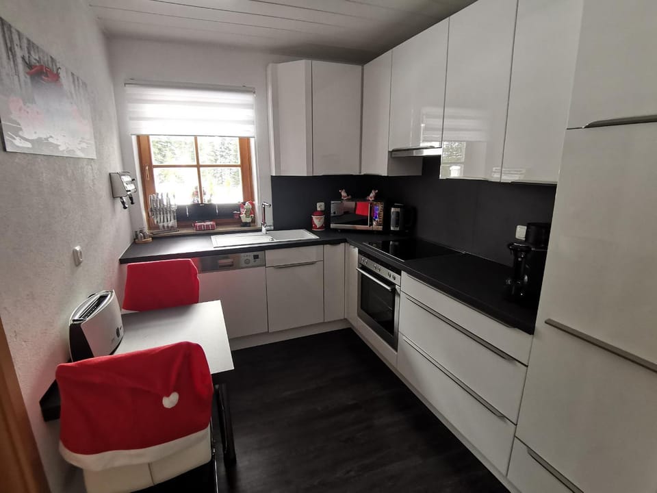 Kitchen or kitchenette, Communal kitchen