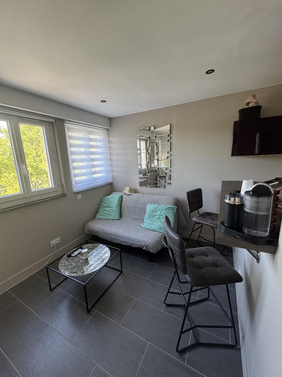 Bed, TV and multimedia, Living room, Seating area, Dining area