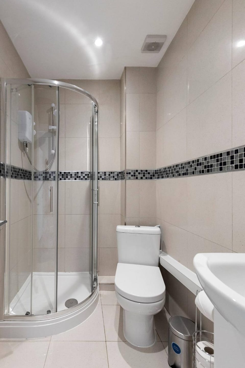 Perfect Flat next to Highgate Station Apartment in London