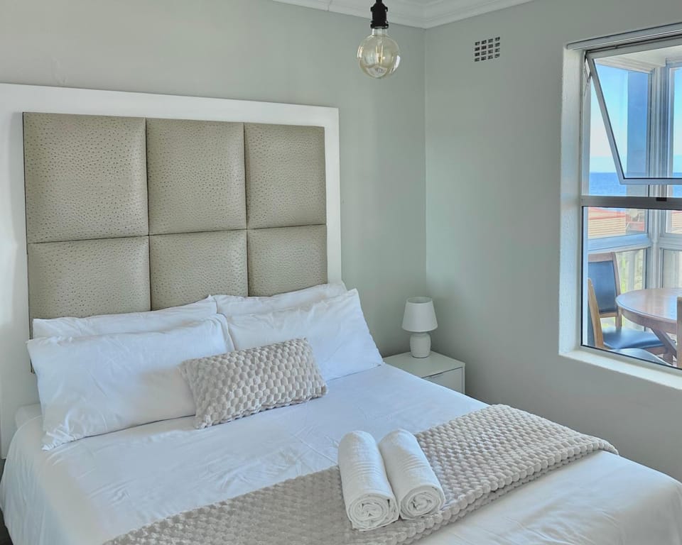 Bed, Photo of the whole room, Bedroom, Sea view, towels