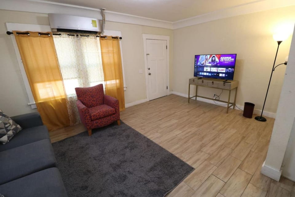 TV and multimedia, Living room, Seating area, Evening entertainment