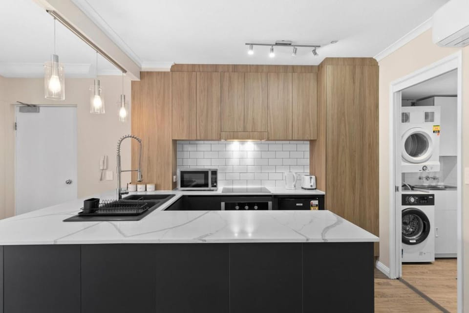 Modern Bright 1-Bedroom Haven SHS 21 Apartment in Brisbane City