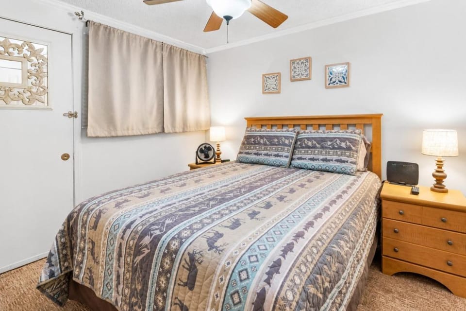 ML178 2BR 2BA Mountain View WiFi Ski In Ski Out Apartment in Snowshoe