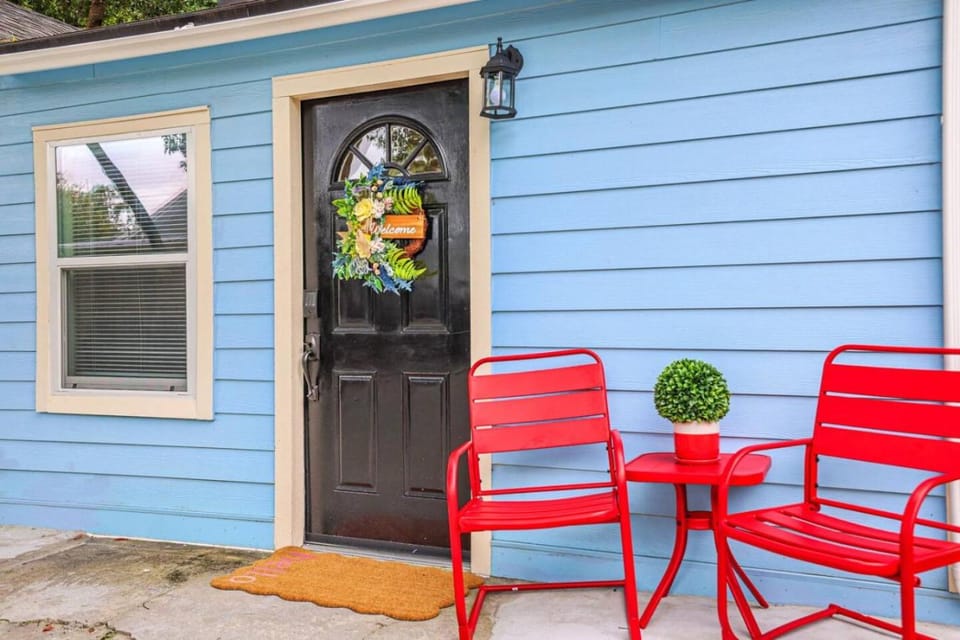 Property building, Patio, Day