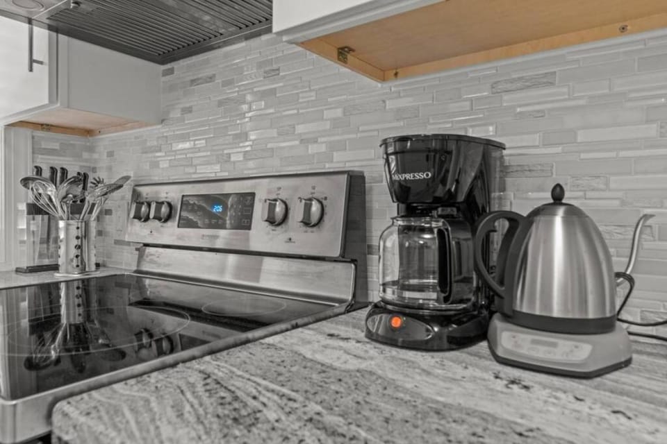 Coffee/tea facilities, Kitchen or kitchenette