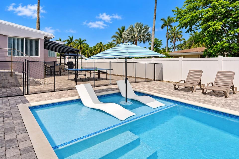 Patio, Pool view, Swimming pool, sunbed