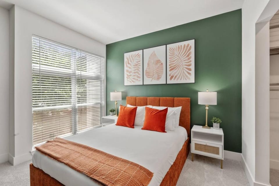 Stylish Modern Queen Suite Parking Pet Friendly Apartment in Atlanta