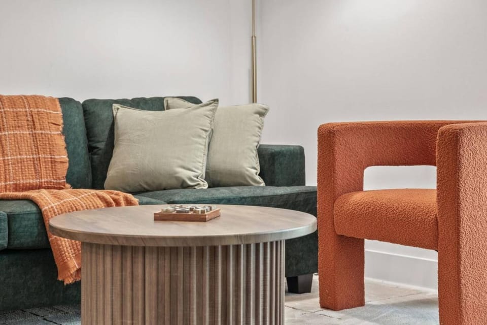 Stylish Modern Queen Suite Parking Pet Friendly Apartment in Atlanta