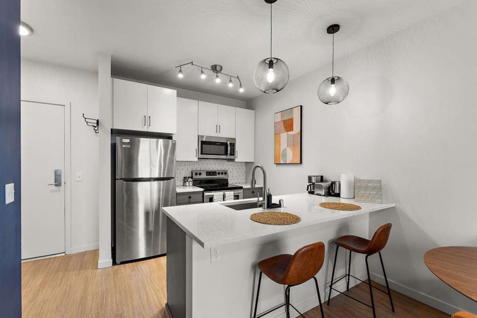 Kitchen or kitchenette, Dining area, oven, stove, toaster
