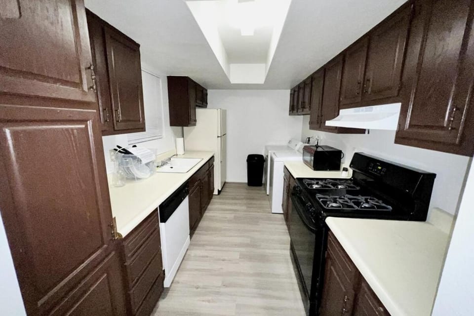 Three Bedroom Walk to Strip & MGM Casino House in Las Vegas Strip