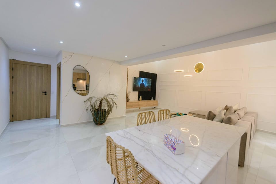 Communal lounge/ TV room, TV and multimedia, Living room, Seating area, Dining area, Evening entertainment