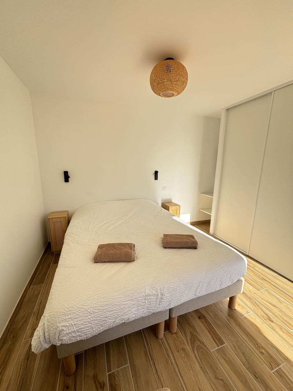 Photo of the whole room, wardrobe