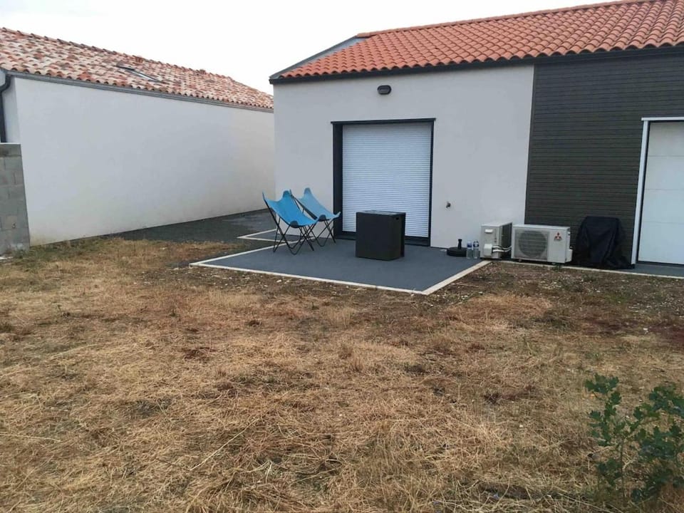 Maisonnette climatisé avec terrasse et jardin Apartment in Pays de la Loire