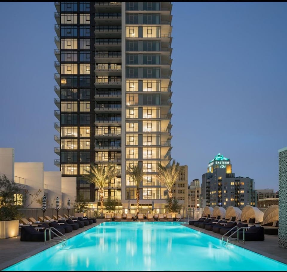 2BR Panoramic City View!! Apartment in Los Angeles