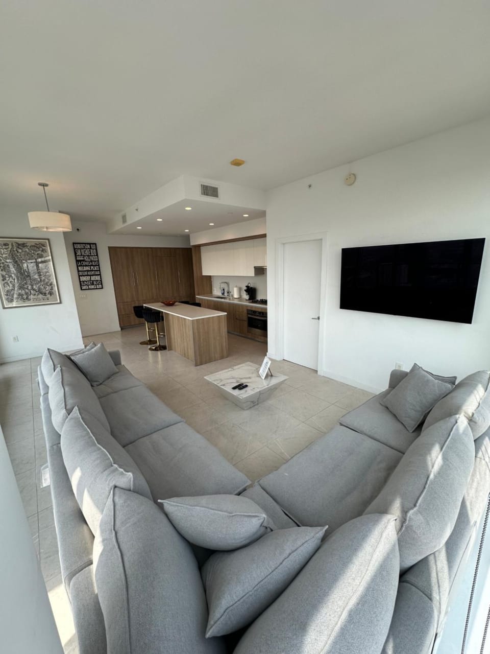 2BR Panoramic City View!! Apartment in Los Angeles