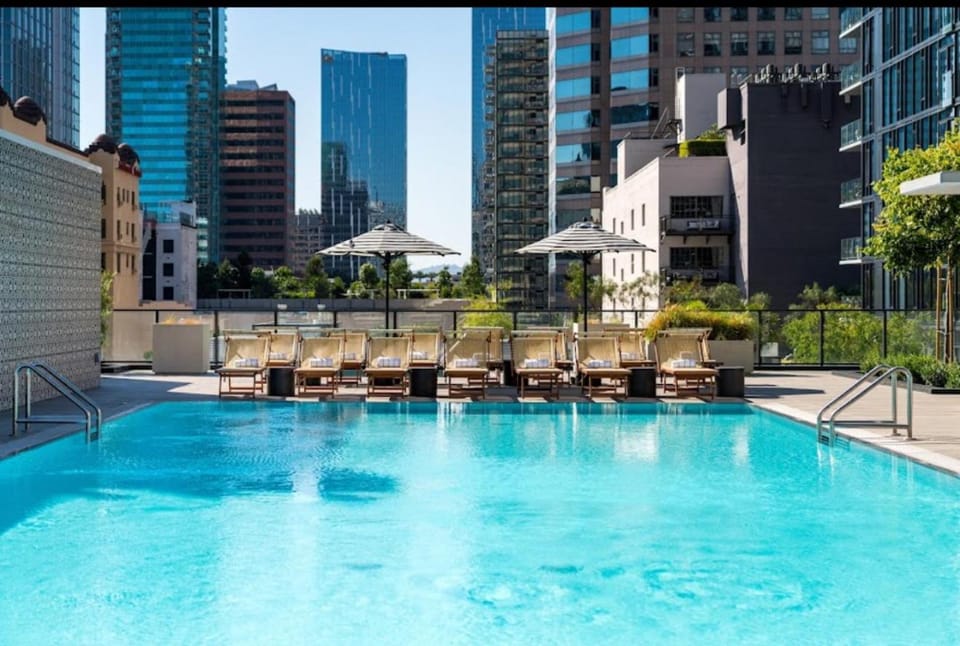 2BR Panoramic City View!! Apartment in Los Angeles