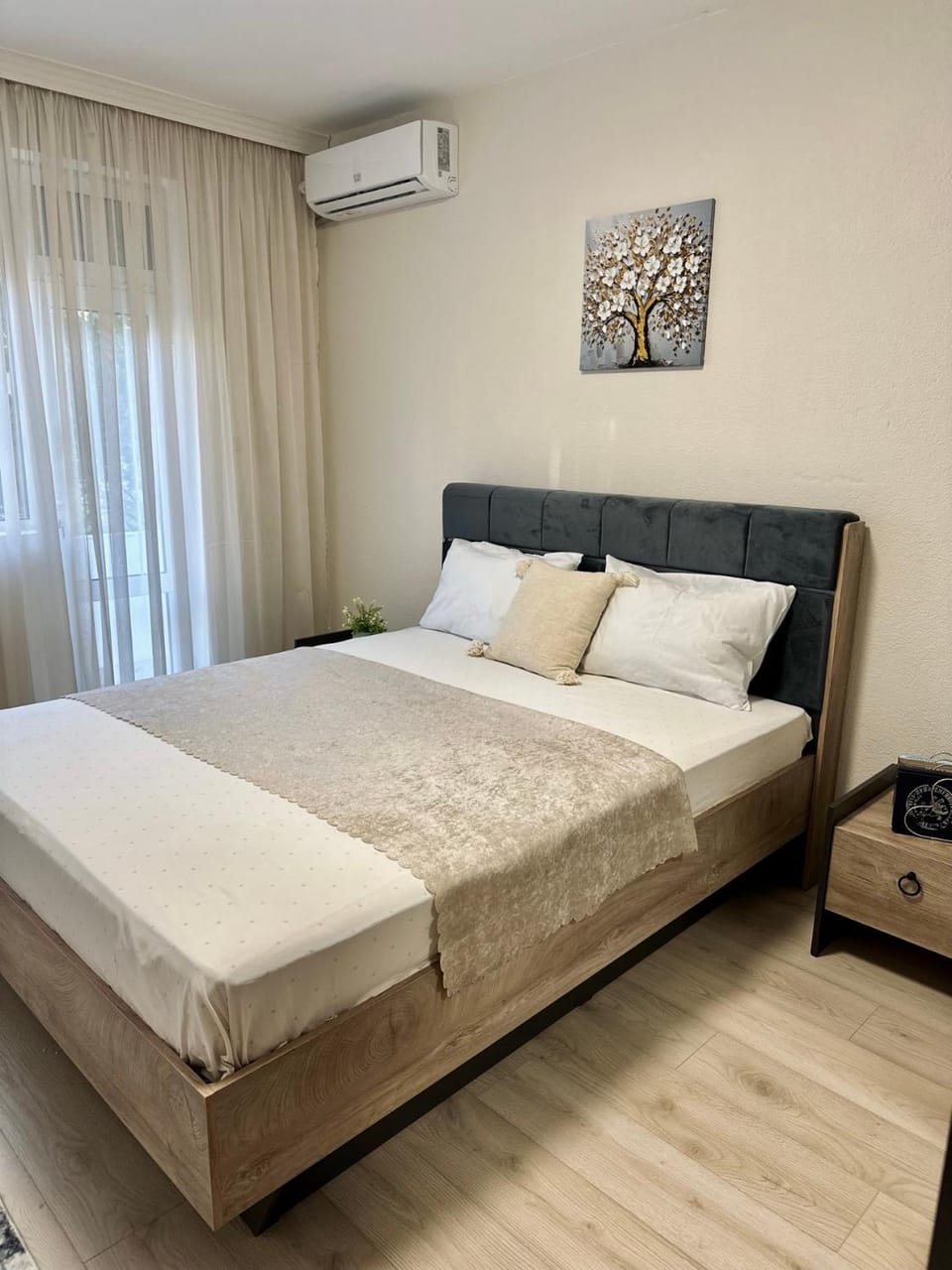 Bedroom, air conditioner