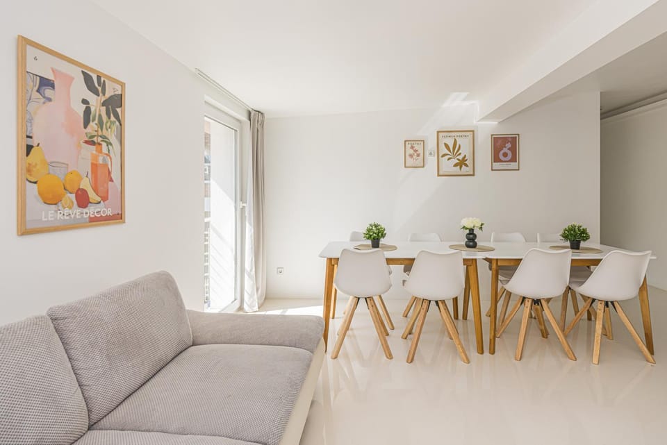 P2 Premium-Suite, 4 Zimmer, 105qm, Parkplatz Apartment in Halle Saale