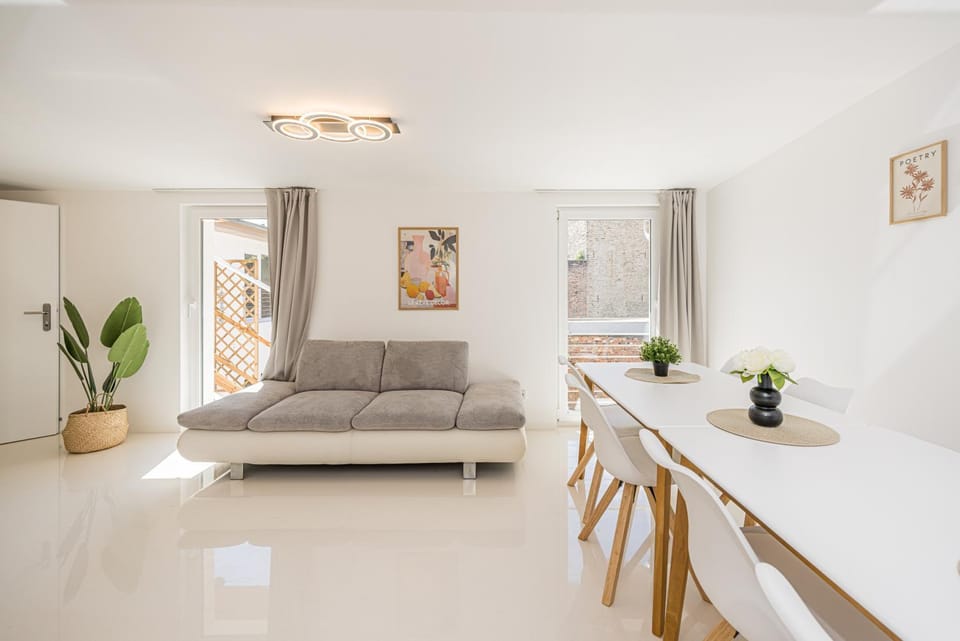 P2 Premium-Suite, 4 Zimmer, 105qm, Parkplatz Apartment in Halle Saale
