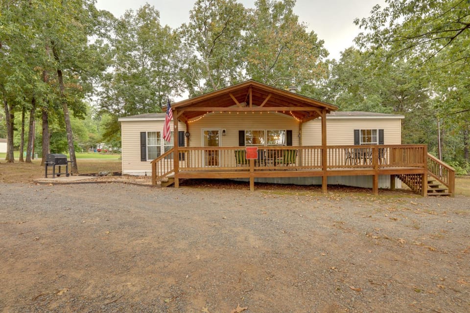Greers Ferry Lake Access: Cabin w/ Boat Slip! Cabin in Greers Ferry Lake