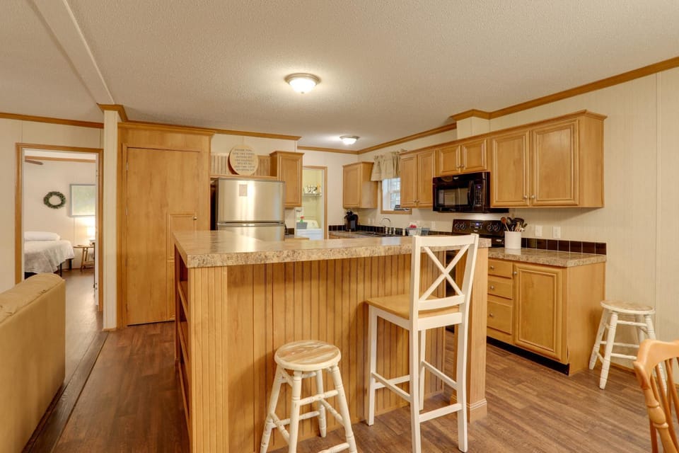 Greers Ferry Lake Access: Cabin w/ Boat Slip! Cabin in Greers Ferry Lake