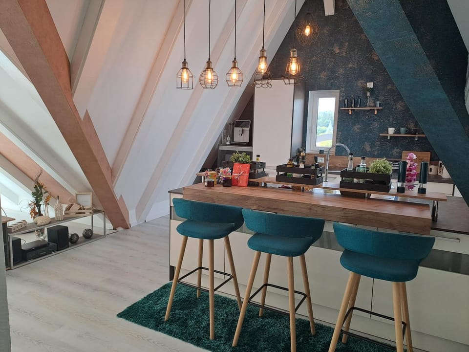 Kitchen or kitchenette, Seating area, Dining area
