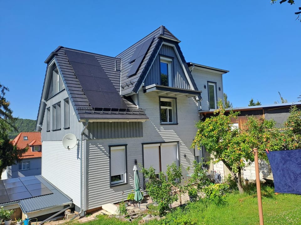 Property building, Garden, Balcony/Terrace